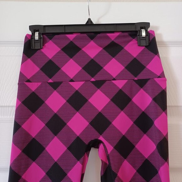 NWOT K-DEER Hot Pink & Black Sneaker Length Leggings Size Large - Picture 2 of 4